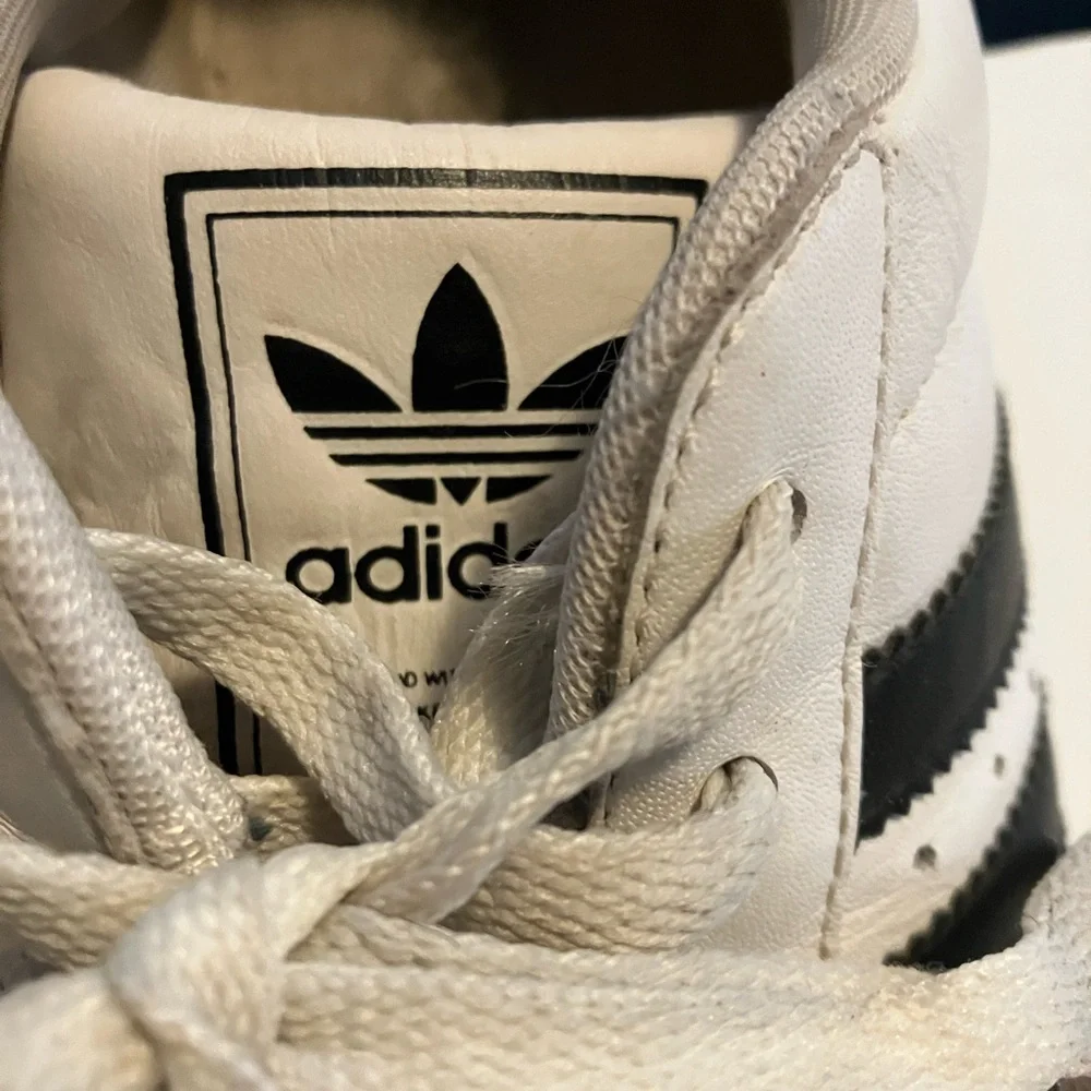 Men’s US 10 ADIDAS SUPERSTAR 2 Trainers White Navy Stripe Athletic Shoes Used - Picture 5 of 10